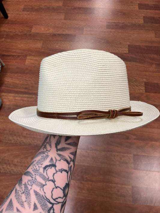 Tan anthropologie hat, Medium