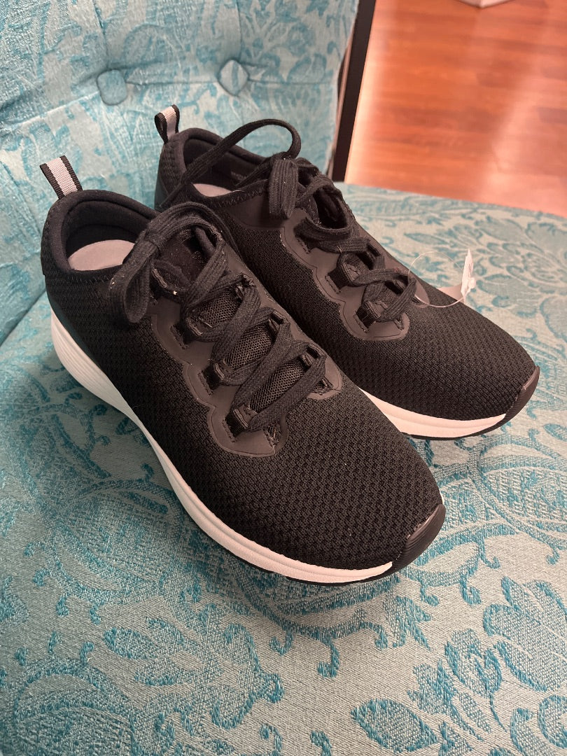 Black easy spirit sneaker, 8